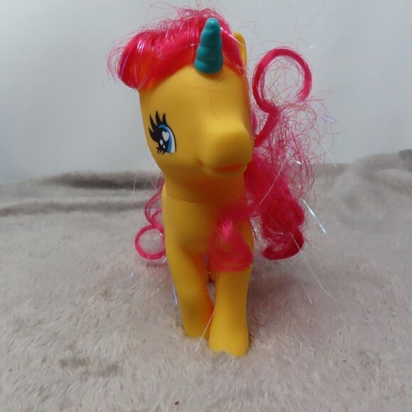 Vintage Little Pony Gi Go 1981 Yellow Red Unicorn With Moon Tattoo Toy Figure - Picture 3 of 7